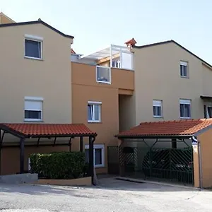 Piranesi With A Parking Space Apartment